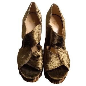 Cabi 6016 Interlock Block Heel NWOT Size 7 Olive Green